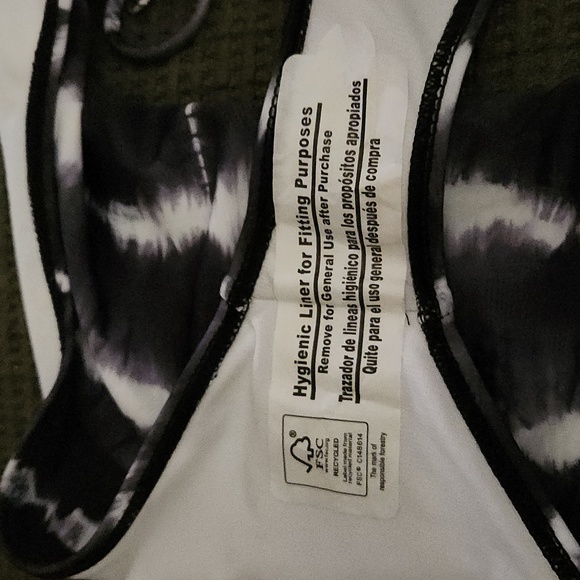 California Waves black/white tie-dye pattern bikini bottom ruched sides. Size L - Picture 5 of 6